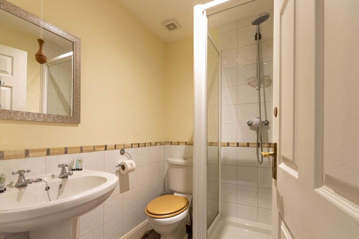 Room 4 of 41