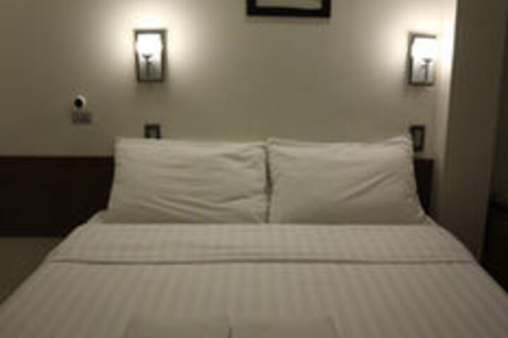 Room 21 of 38