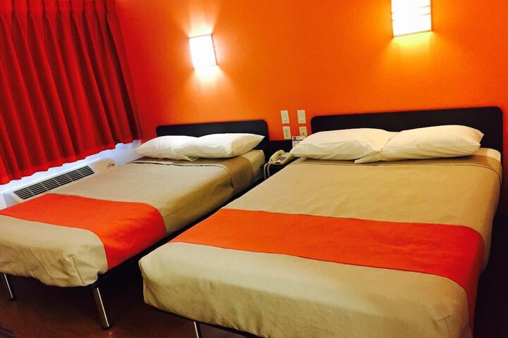 Room 10 of 37