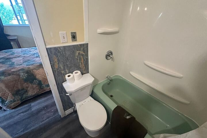 Room 27 of 42