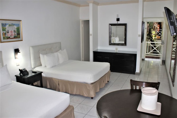 Room 33 of 91