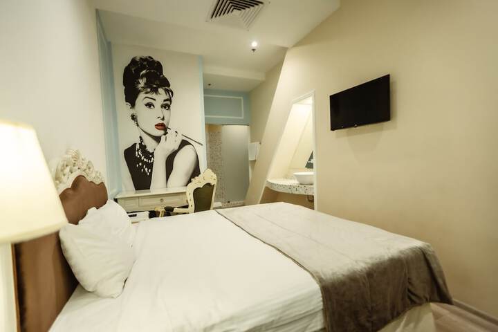 Room 22 of 47