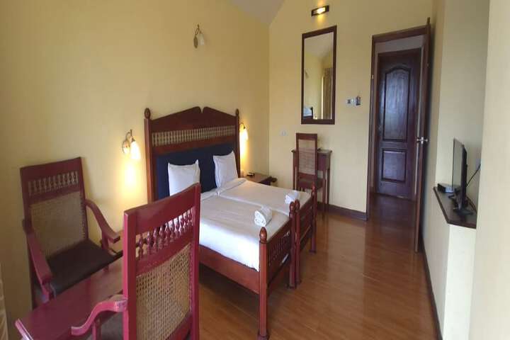 Room 8 of 23