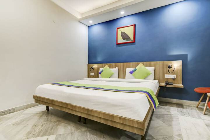 Room 6 of 32