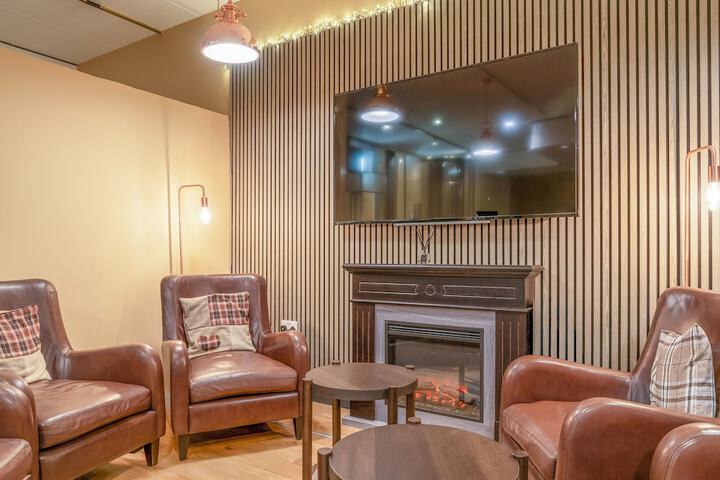 Lounge 74 of 80