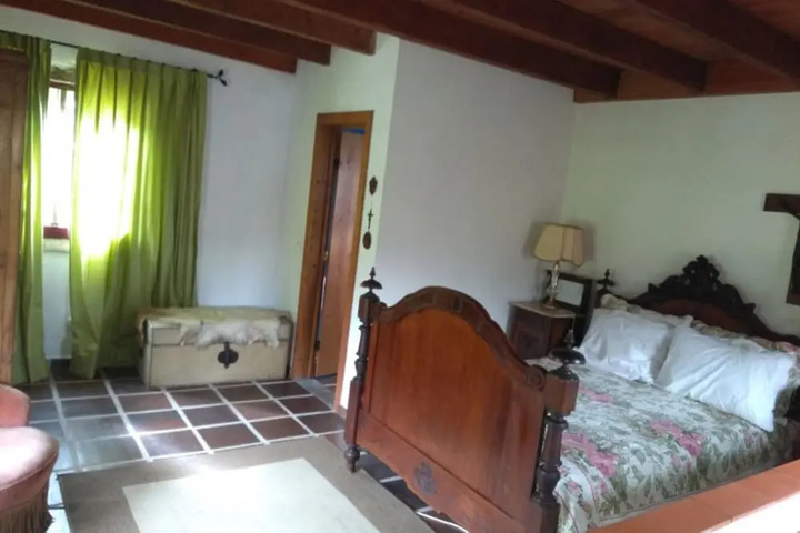 Room 4 of 17