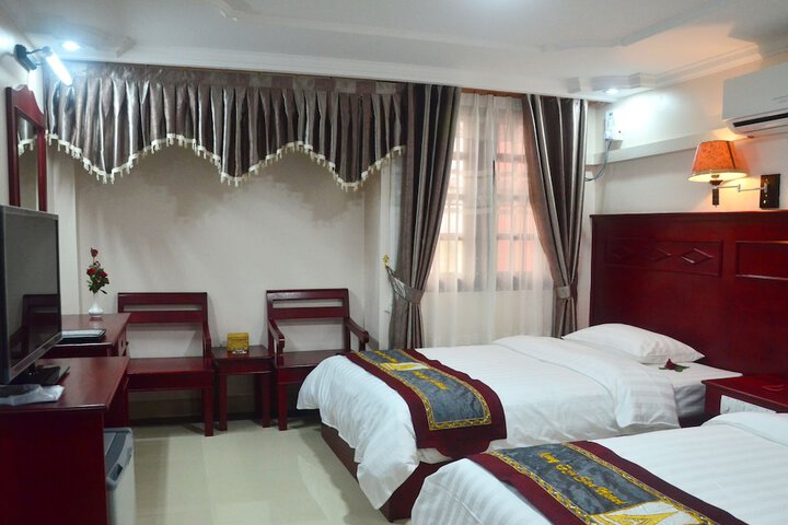 Room 4 of 40