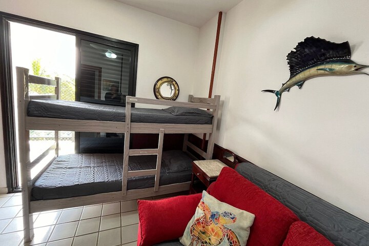 Room 34 of 487