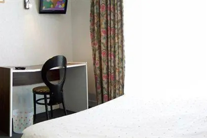 Room 4 of 10