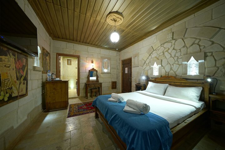 Room 8 of 113