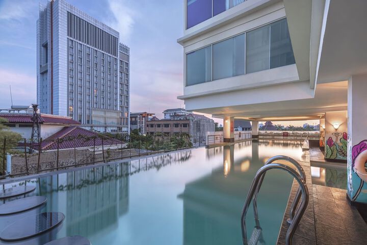 Hotel with Pool