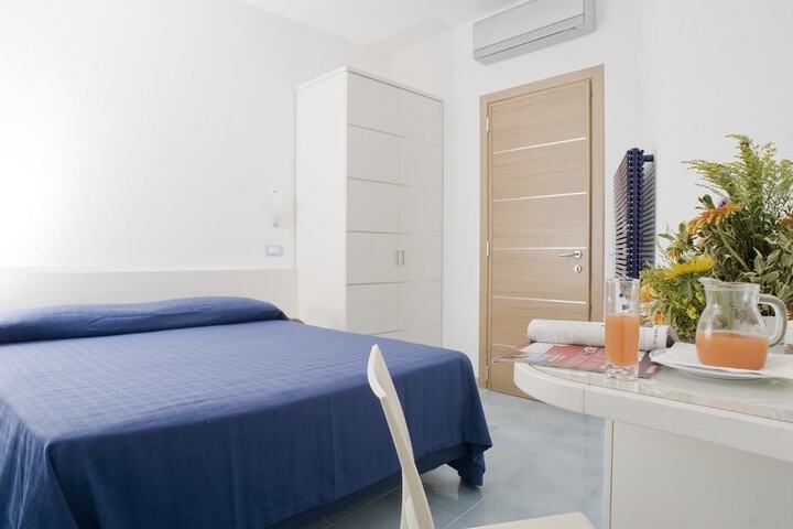Room 10 of 61
