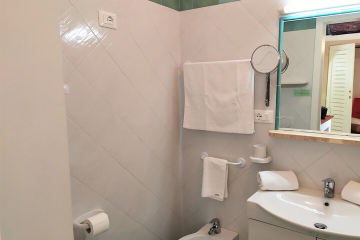 Room 170 of 246