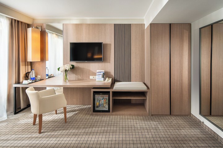 Room 9 of 42