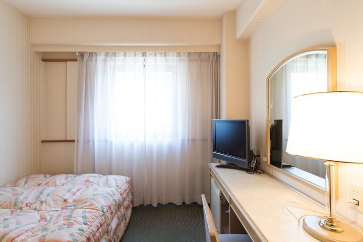 Room 27 of 95