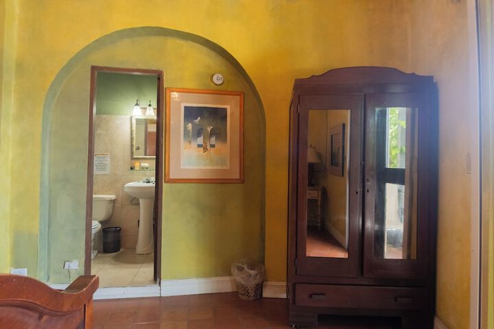 Room 27 of 132