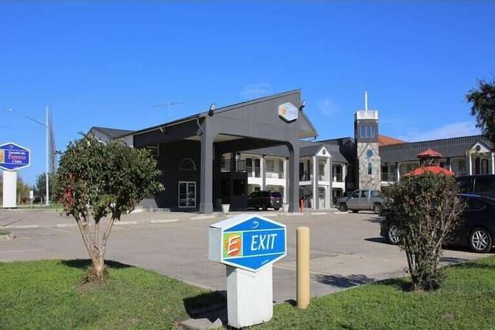 Hotel O Executive Inn & Suites Cuero Hwy 87