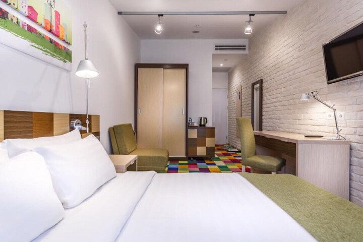 Room 3 of 35