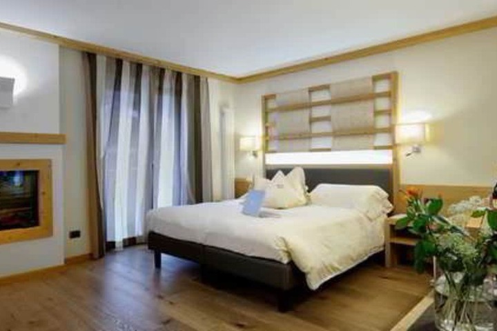 Room 17 of 44