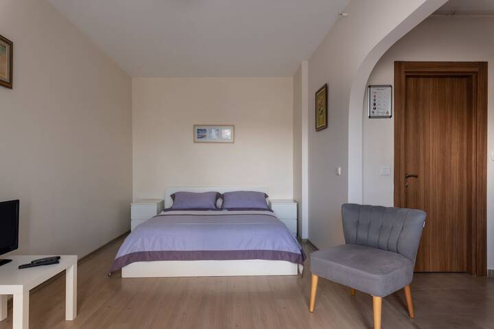Room 9 of 36