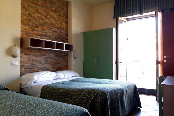 Room 3 of 34