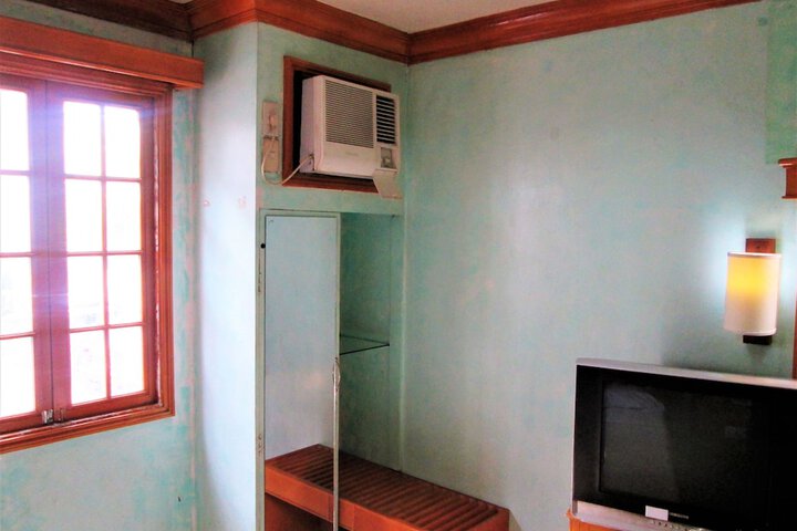 Room 27 of 39