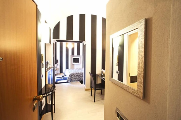 Room 17 of 49