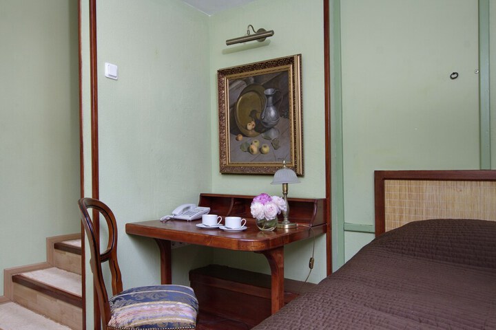 Room 9 of 109