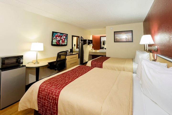 Deluxe 2 Queen Beds (3 of 8)