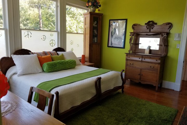 Room 3 of 32