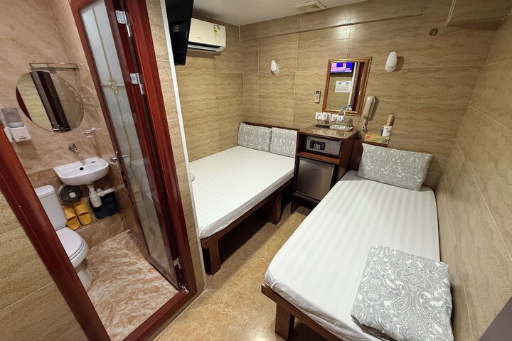 Room 68 of 138