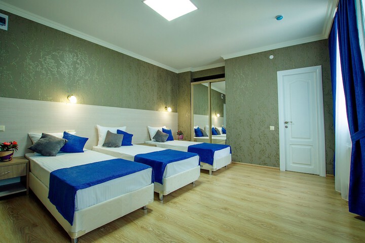 Room 5 of 141