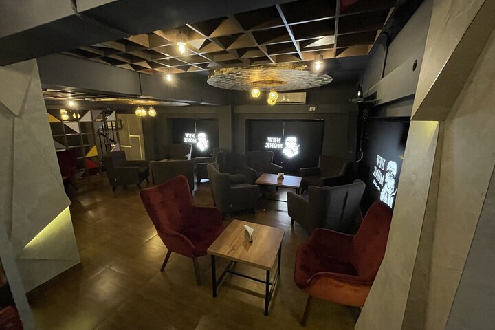 Lounge 89 of 93