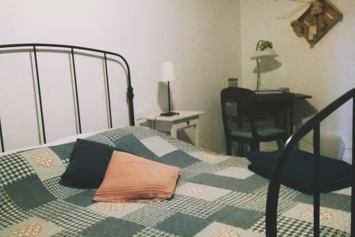 Room 6 of 16
