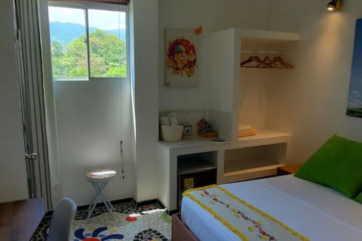 Room 11 of 102