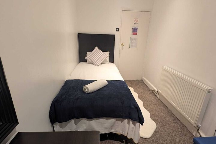 Room 14 of 37