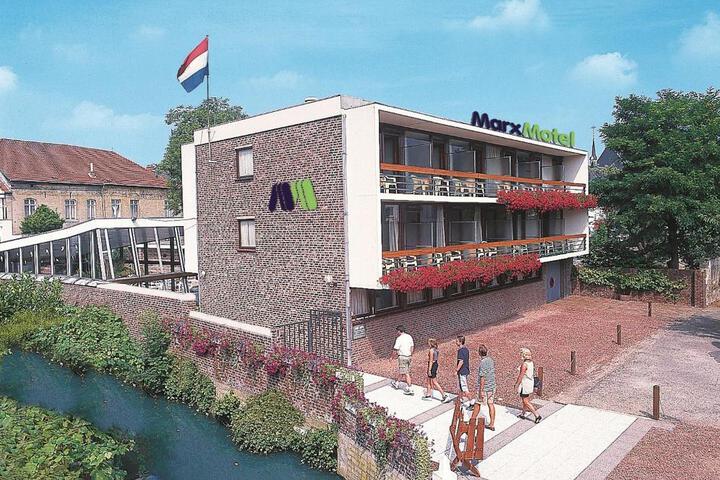 Marx Motel