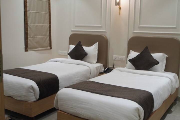 Room 4 of 34