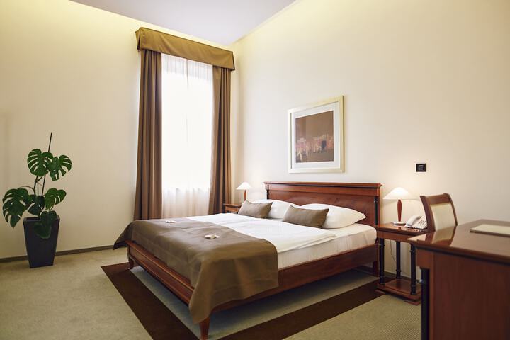 Room 7 of 65
