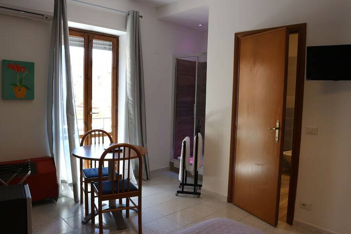 Room 33 of 90