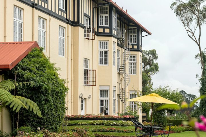 Hotel Exterior 95 of 104
