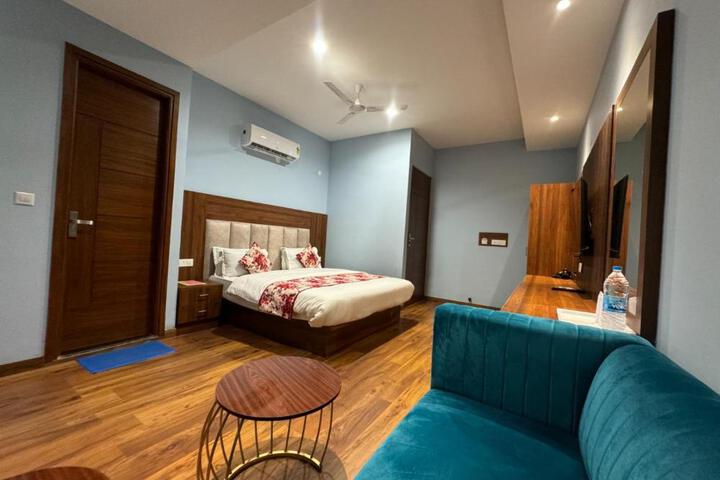 Hotel Candy Near Bestech-IISER-ISB-Railway Station Airport Road Mohali Chandigarh