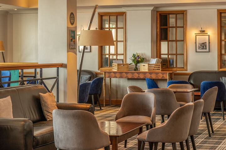 Lounge 51 of 68