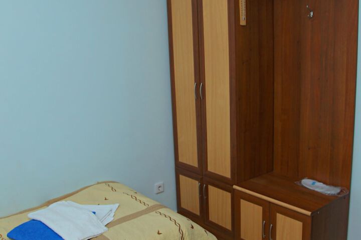 Room 26 of 38