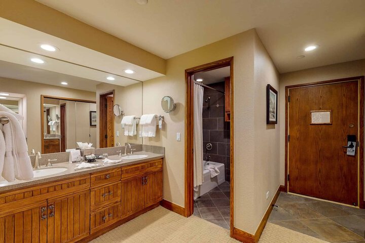 Room 180 of 222