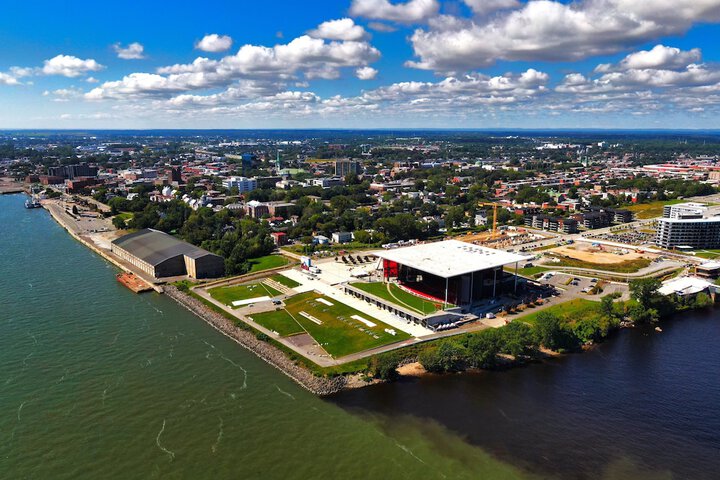 Entertainment 33 of 51