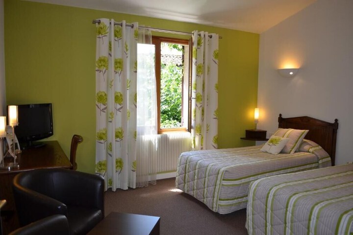 Room 8 of 22