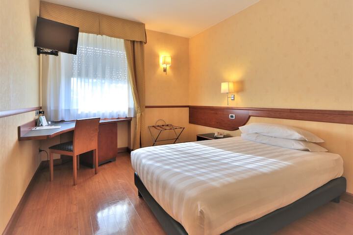 Room 14 of 80