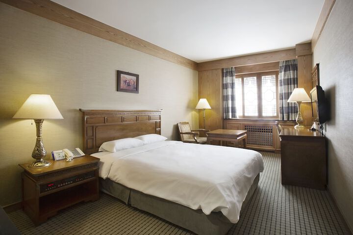 Room 3 of 36