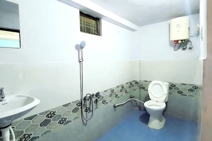 Room 10 of 14